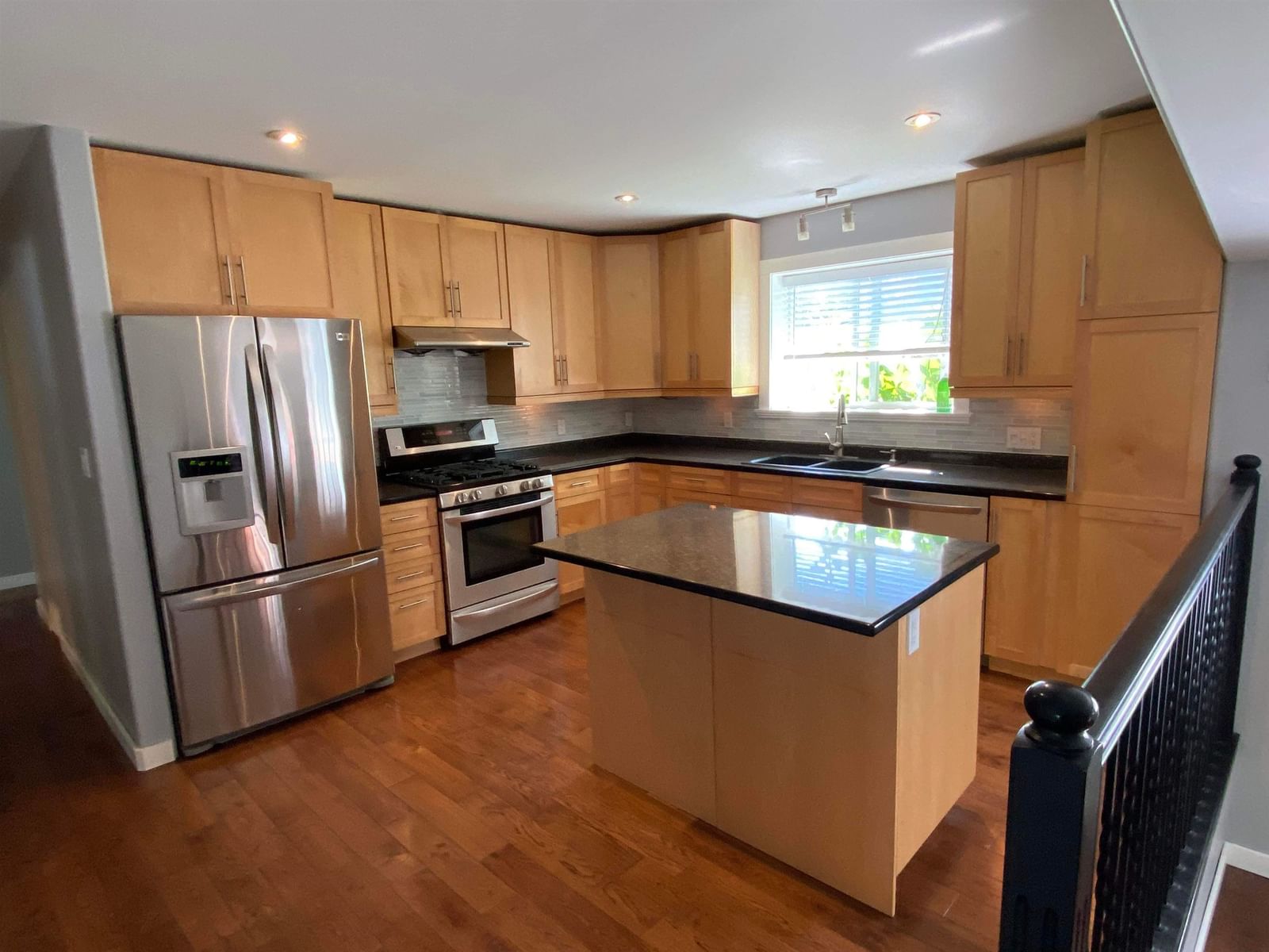 Listing Image 5