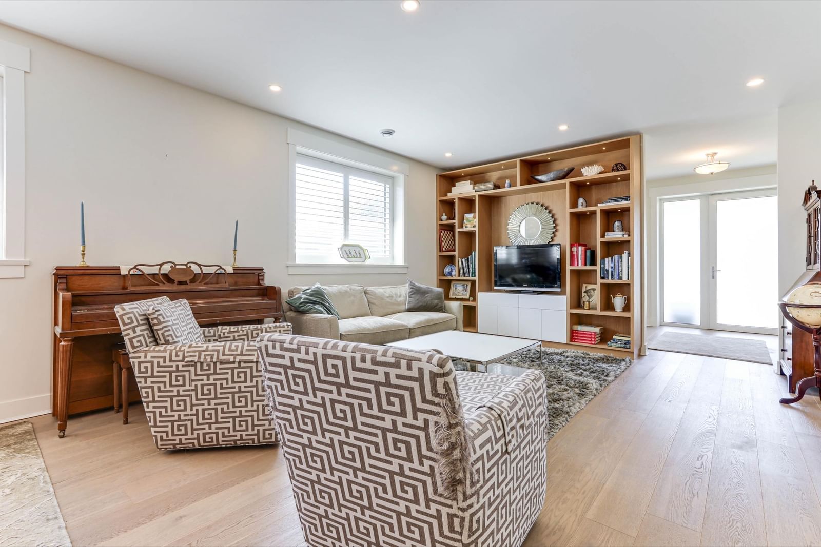 Listing Image 9
