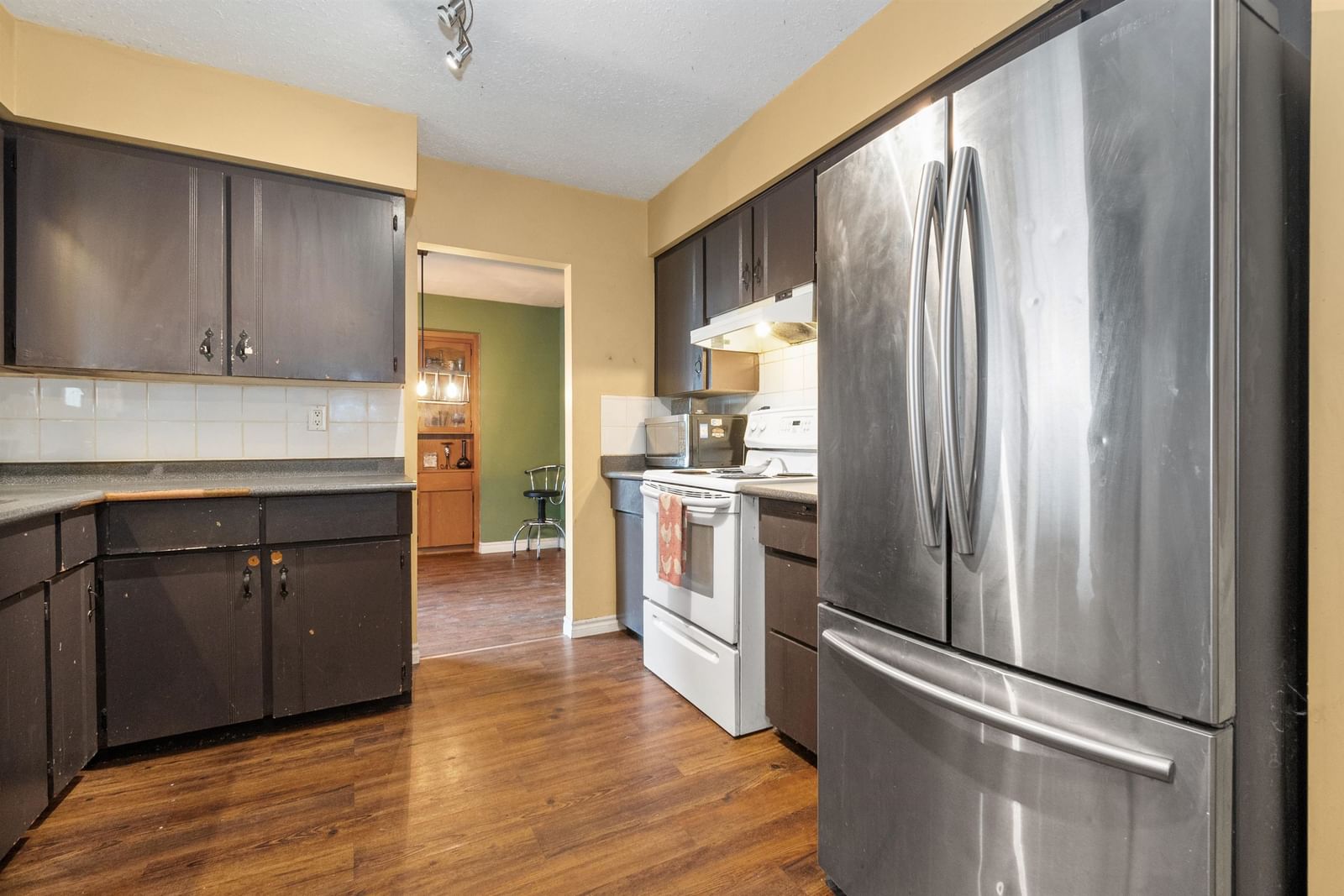 Listing Image 11