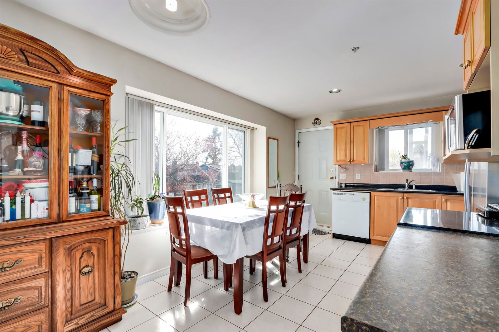 Listing Image 11