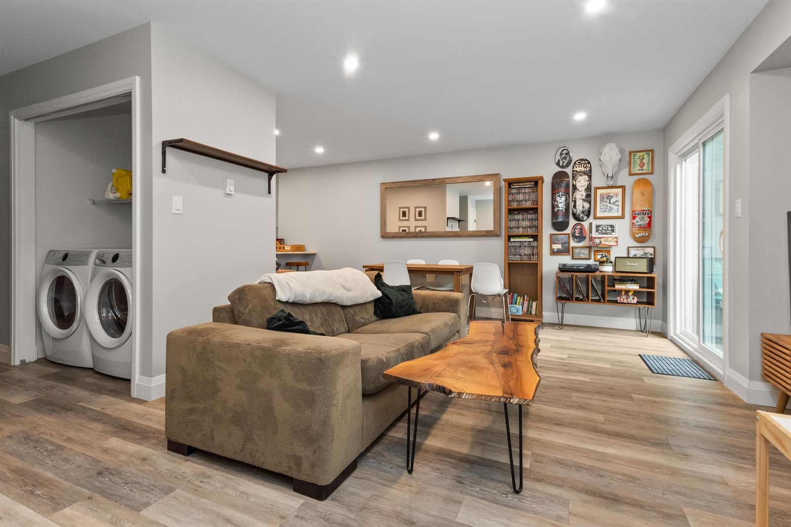 Listing Image 12