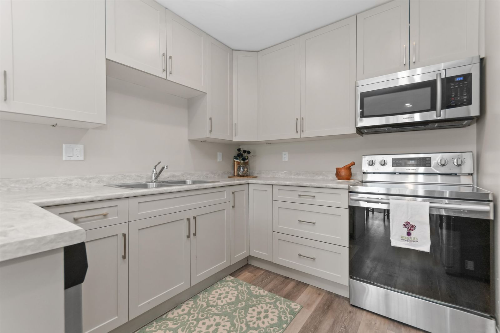 Listing Image 12