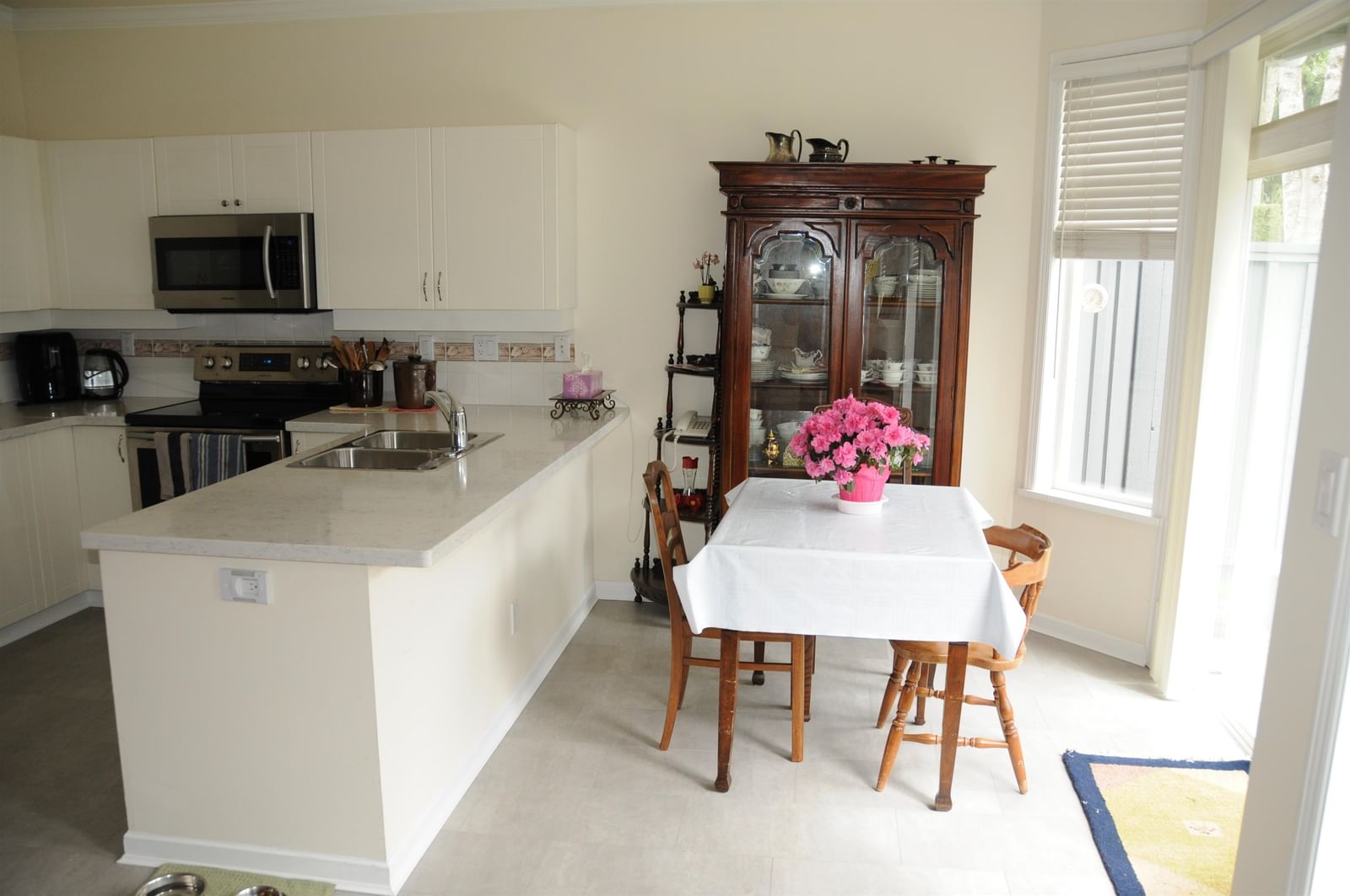 Listing Image 8