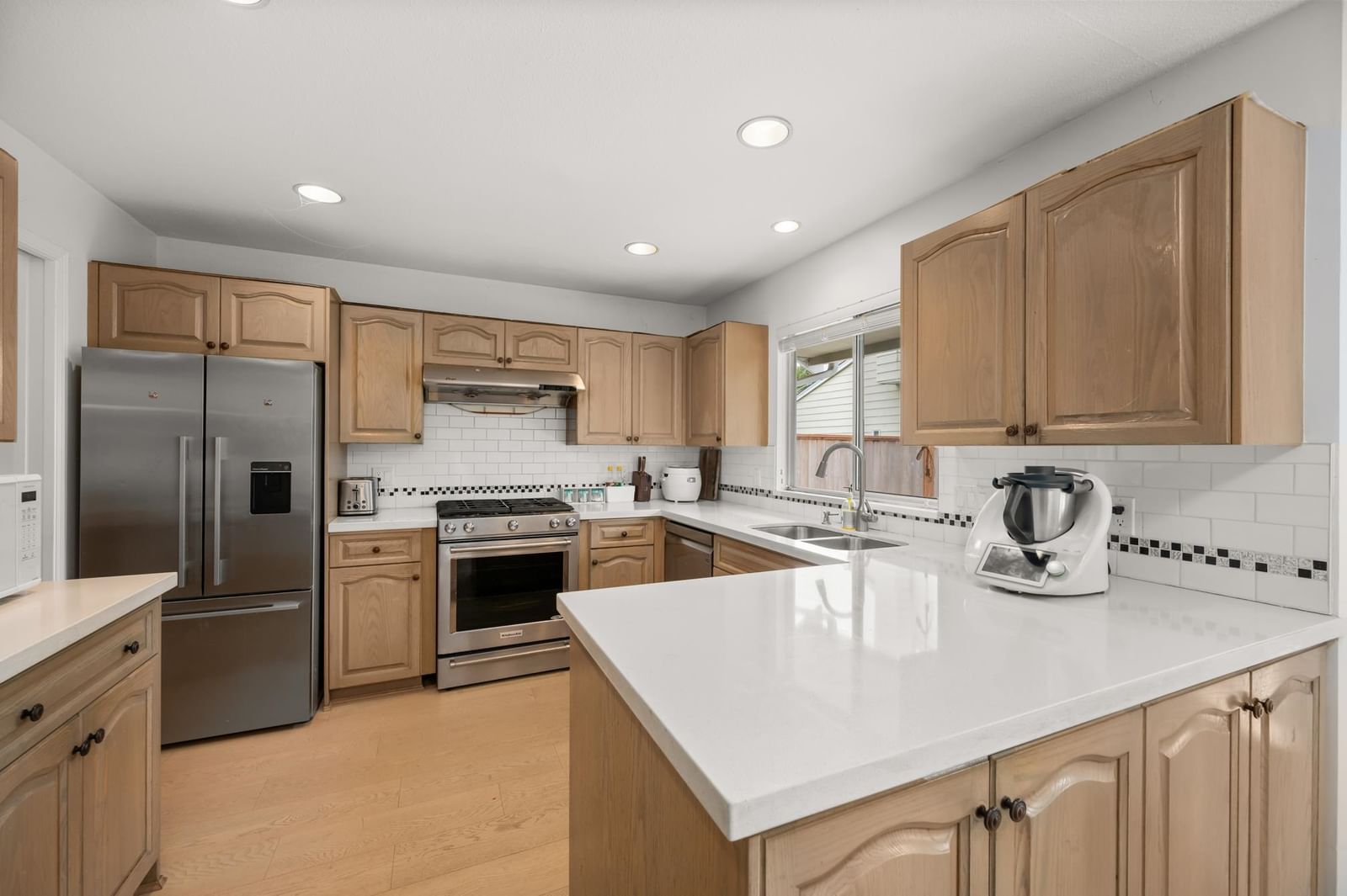 Listing Image 12