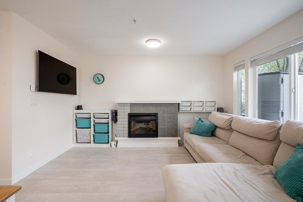 Listing Image 4