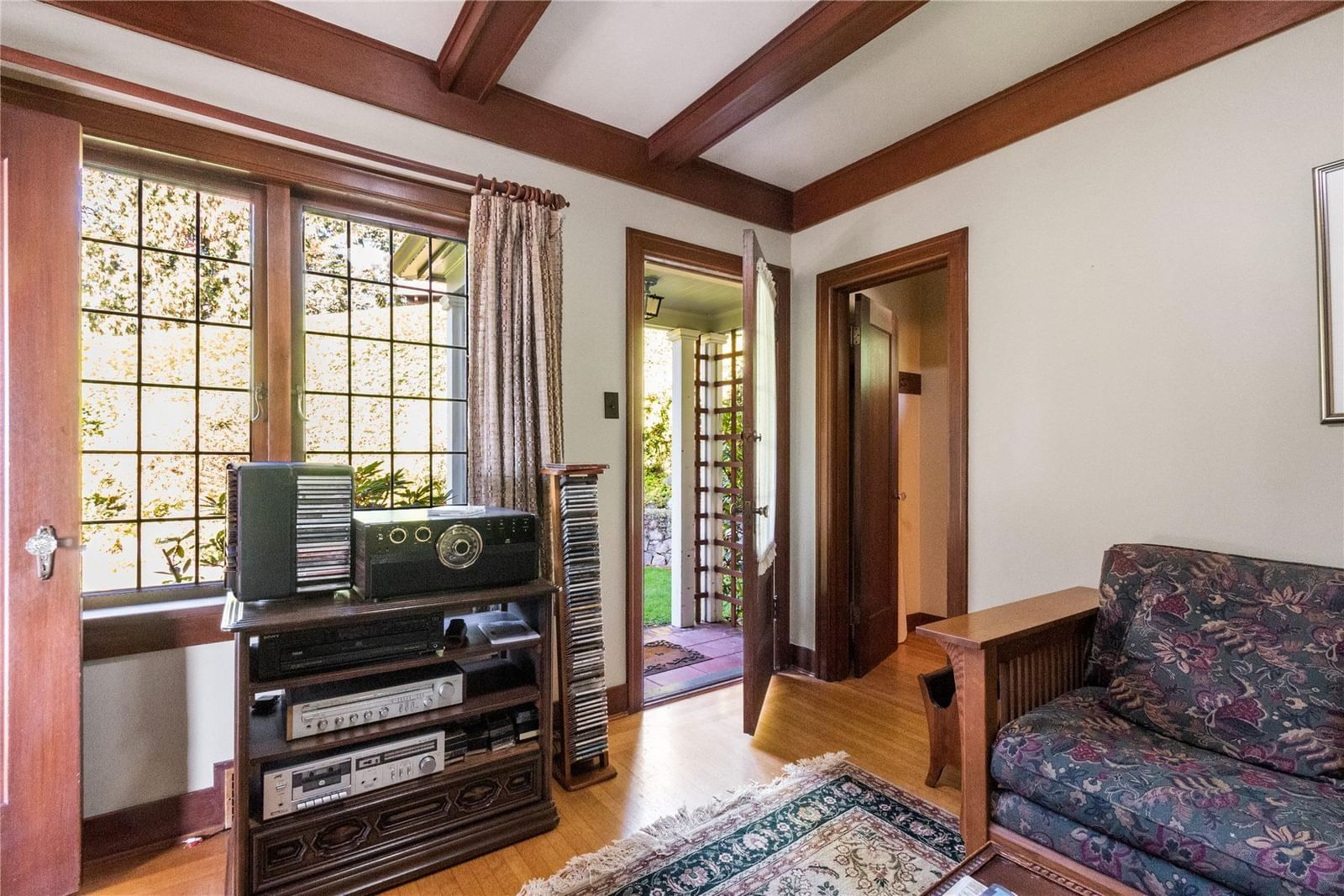 Listing Image 9