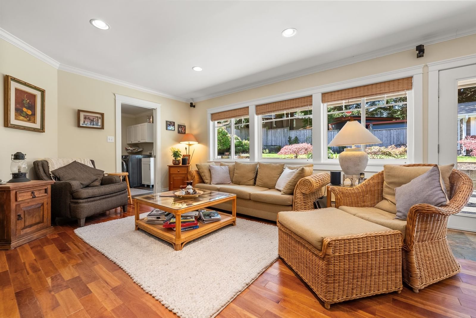 Listing Image 10