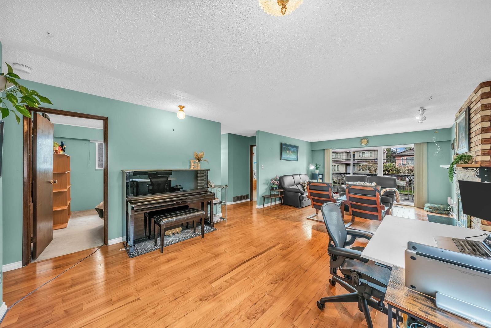 Listing Image 9
