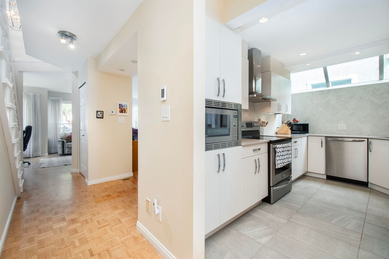 Listing Image 12