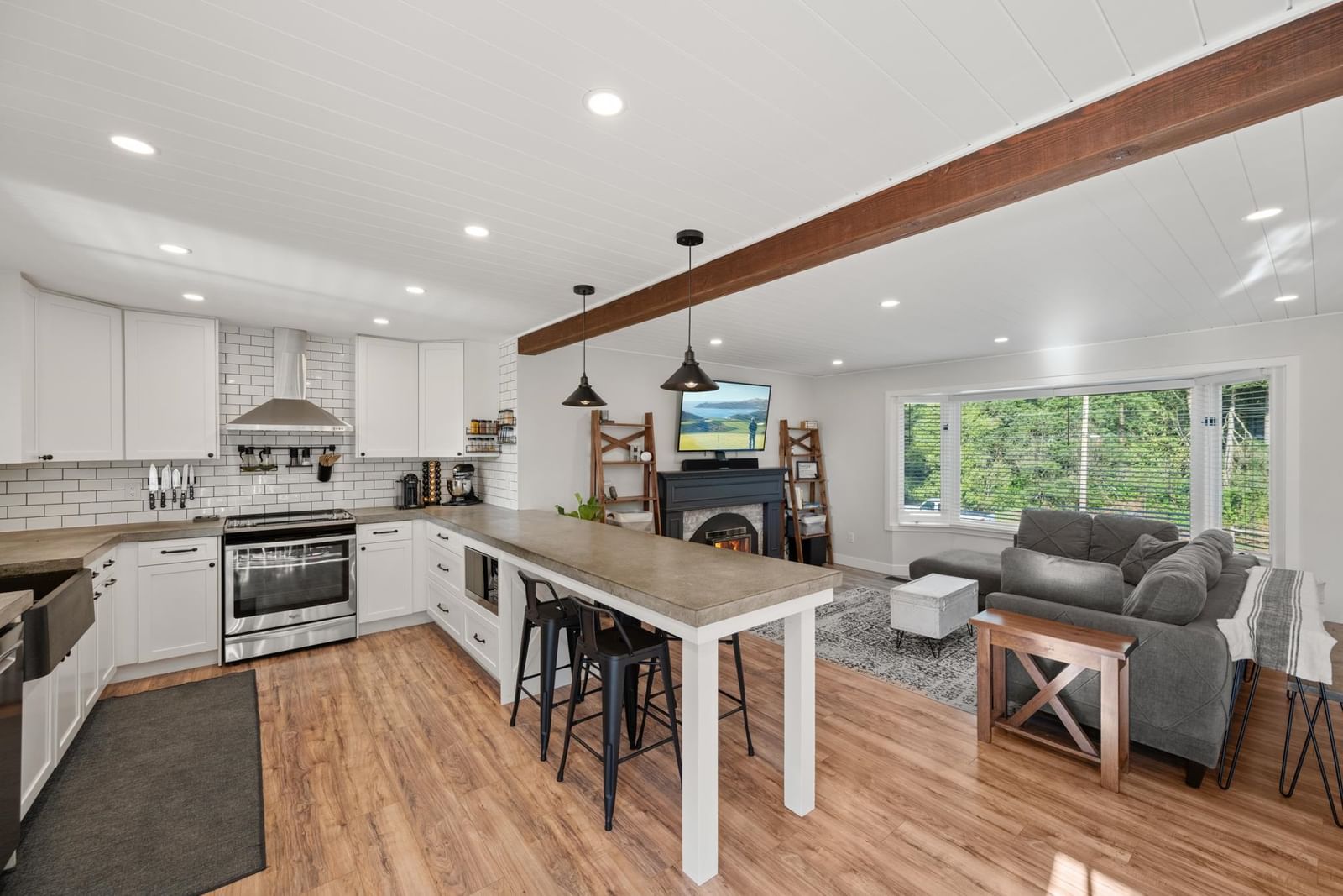 Listing Image 9