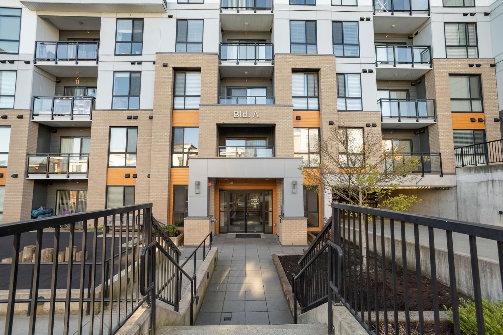 Listing Image 5