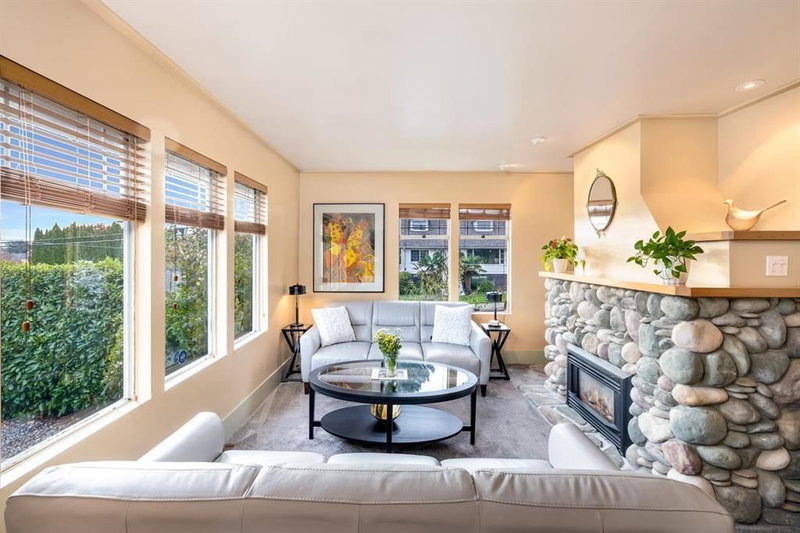 402 13th Street, North Vancouver, V7L 2M1 | Image 2