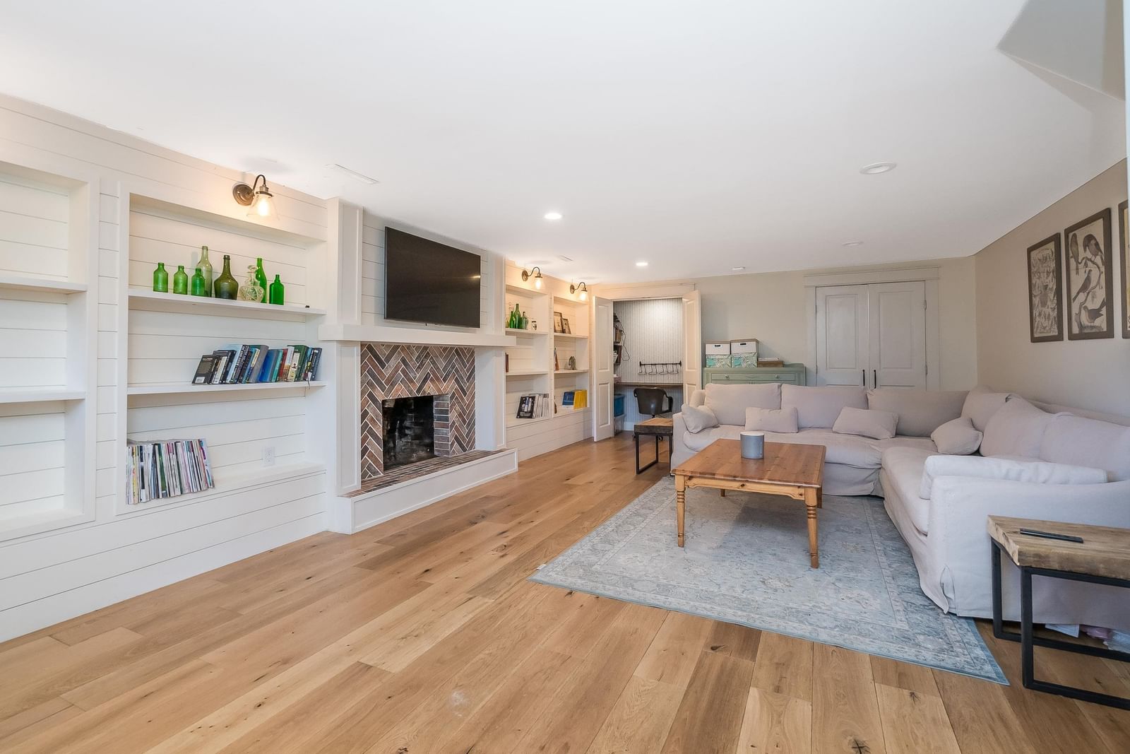 Listing Image 19