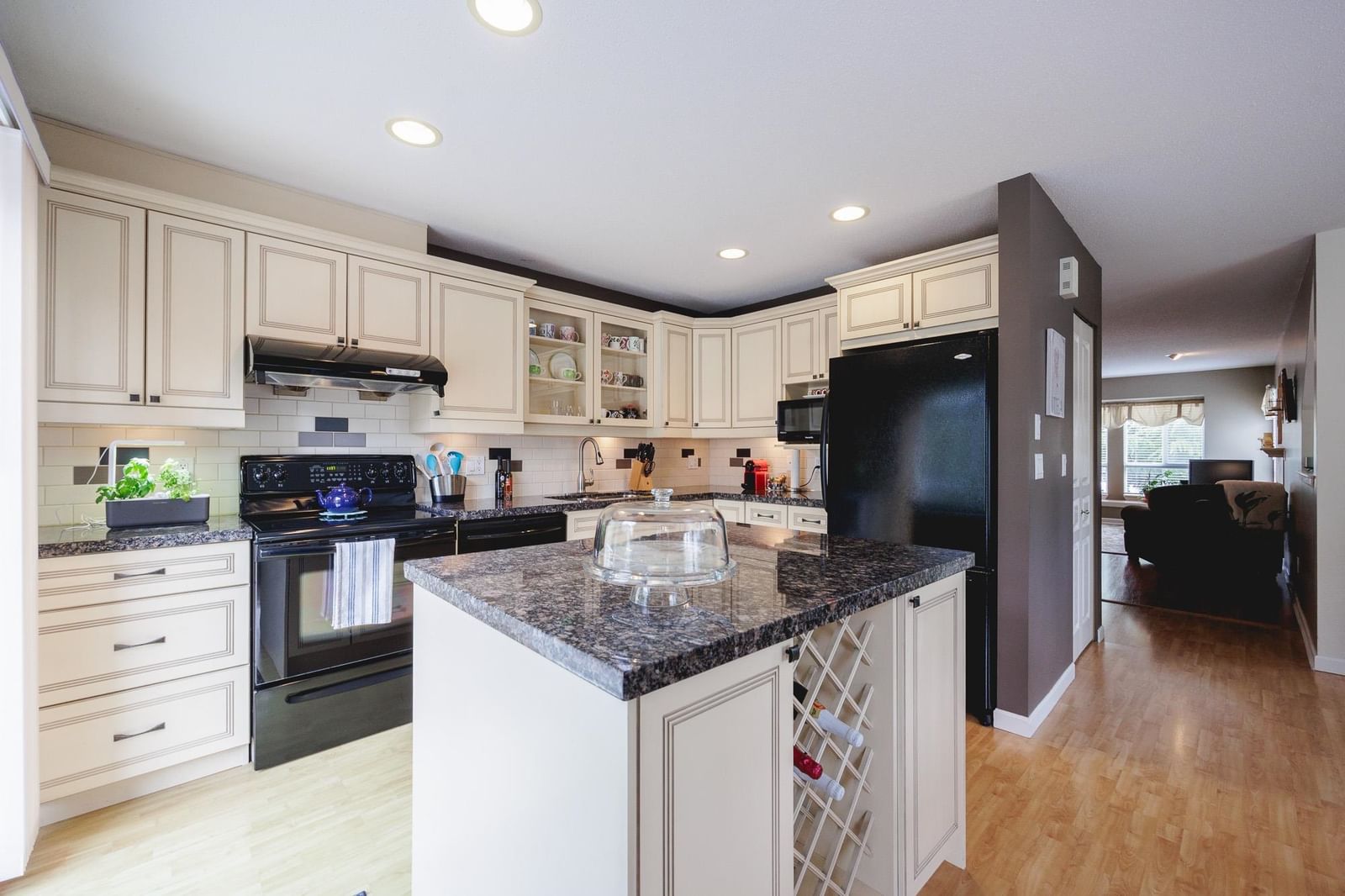 Listing Image 9