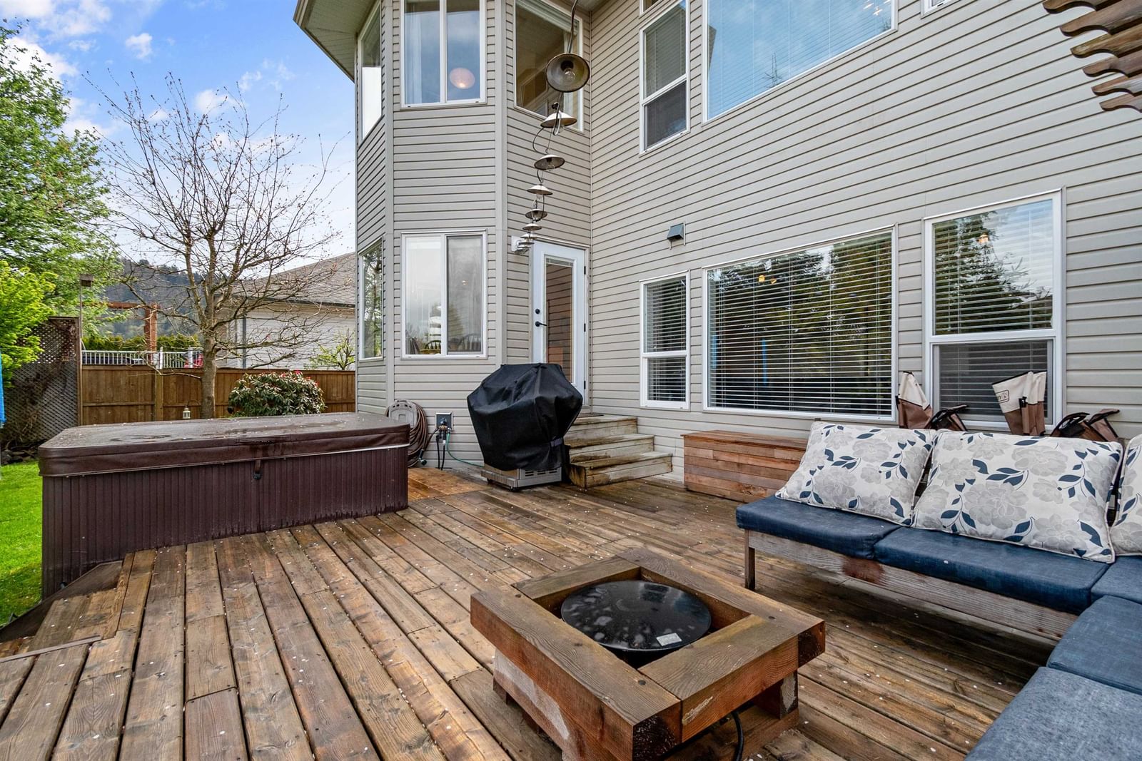 Listing Image 8
