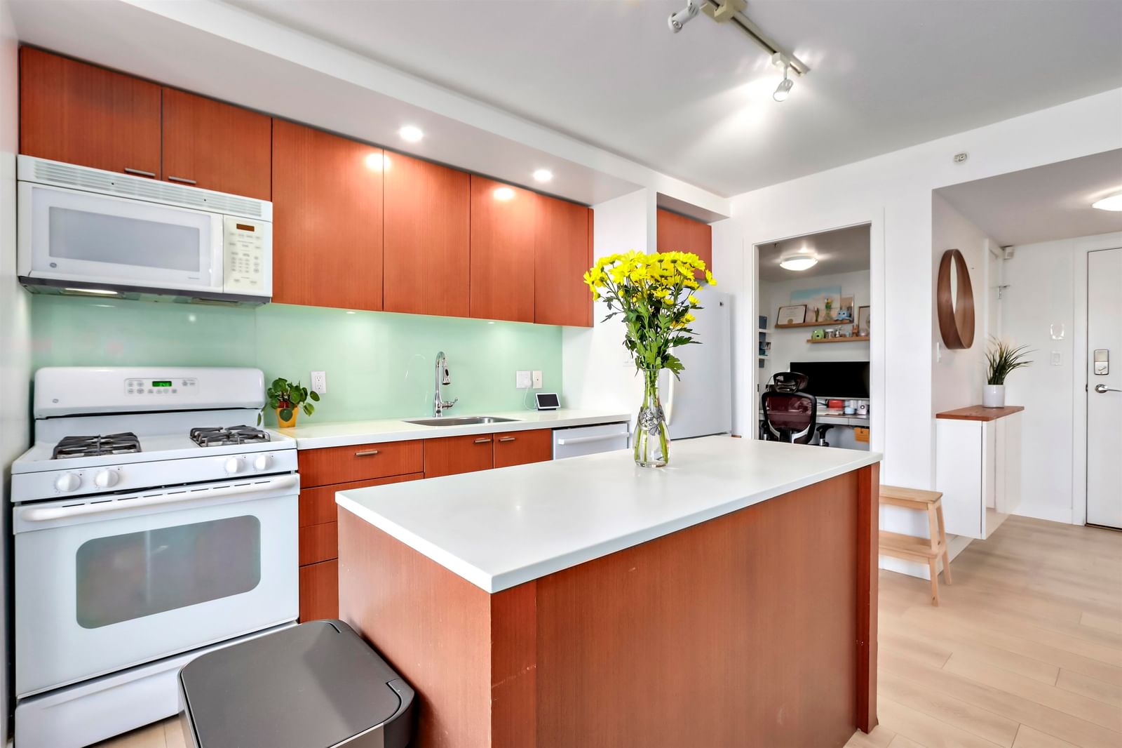 Listing Image 10