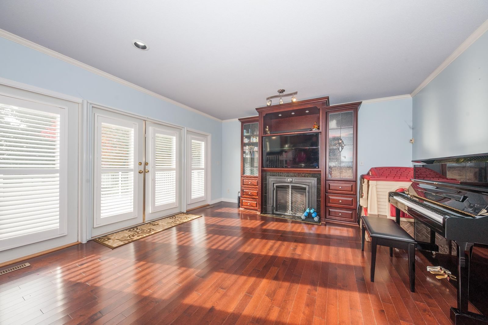 Listing Image 6