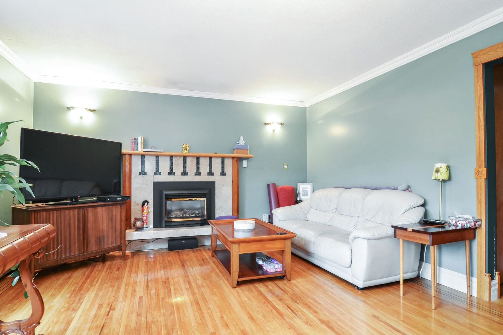 Listing Image 4