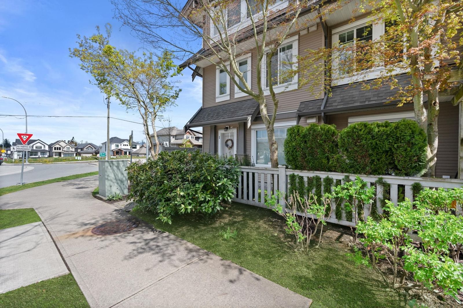 Listing Image 5