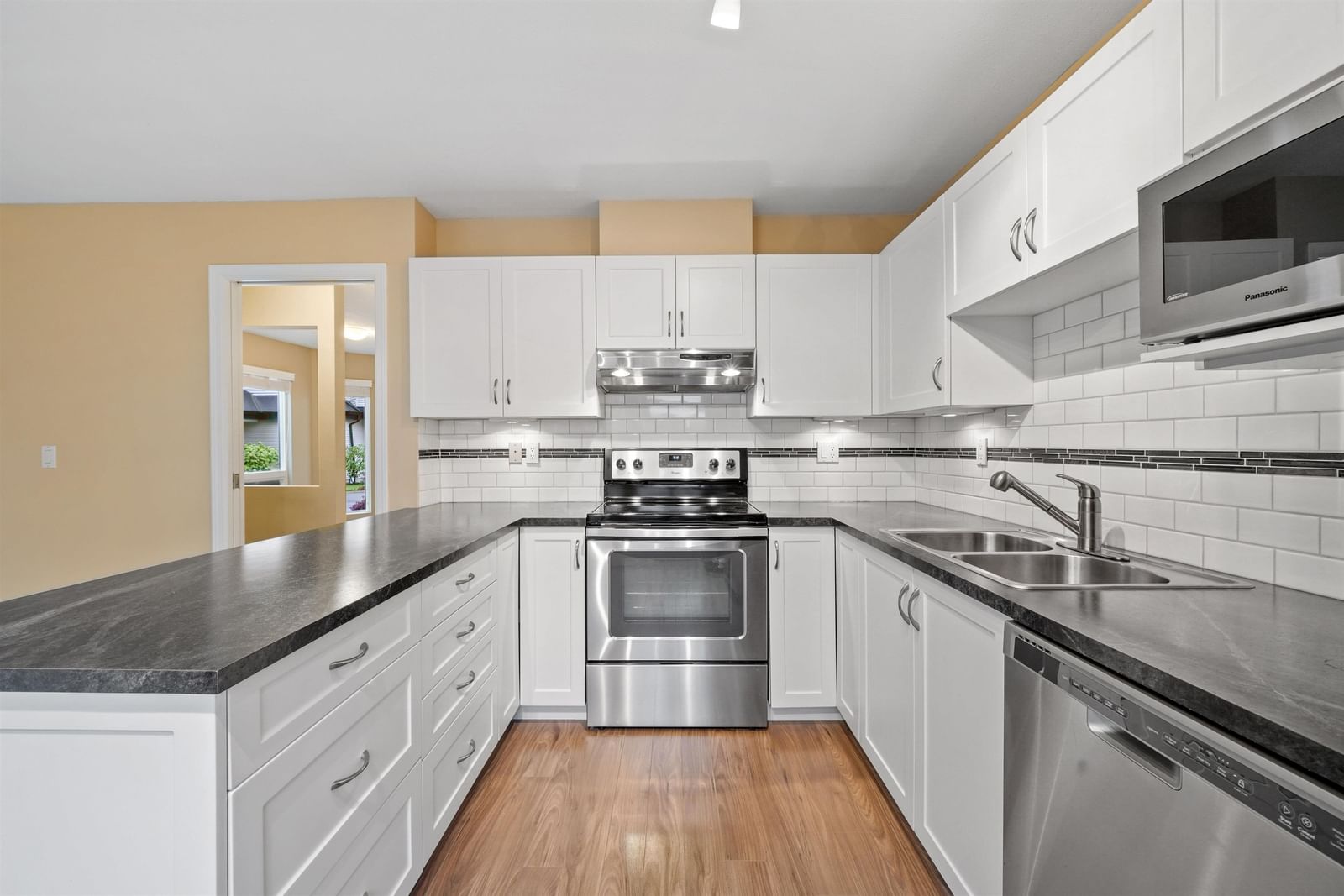 Listing Image 9