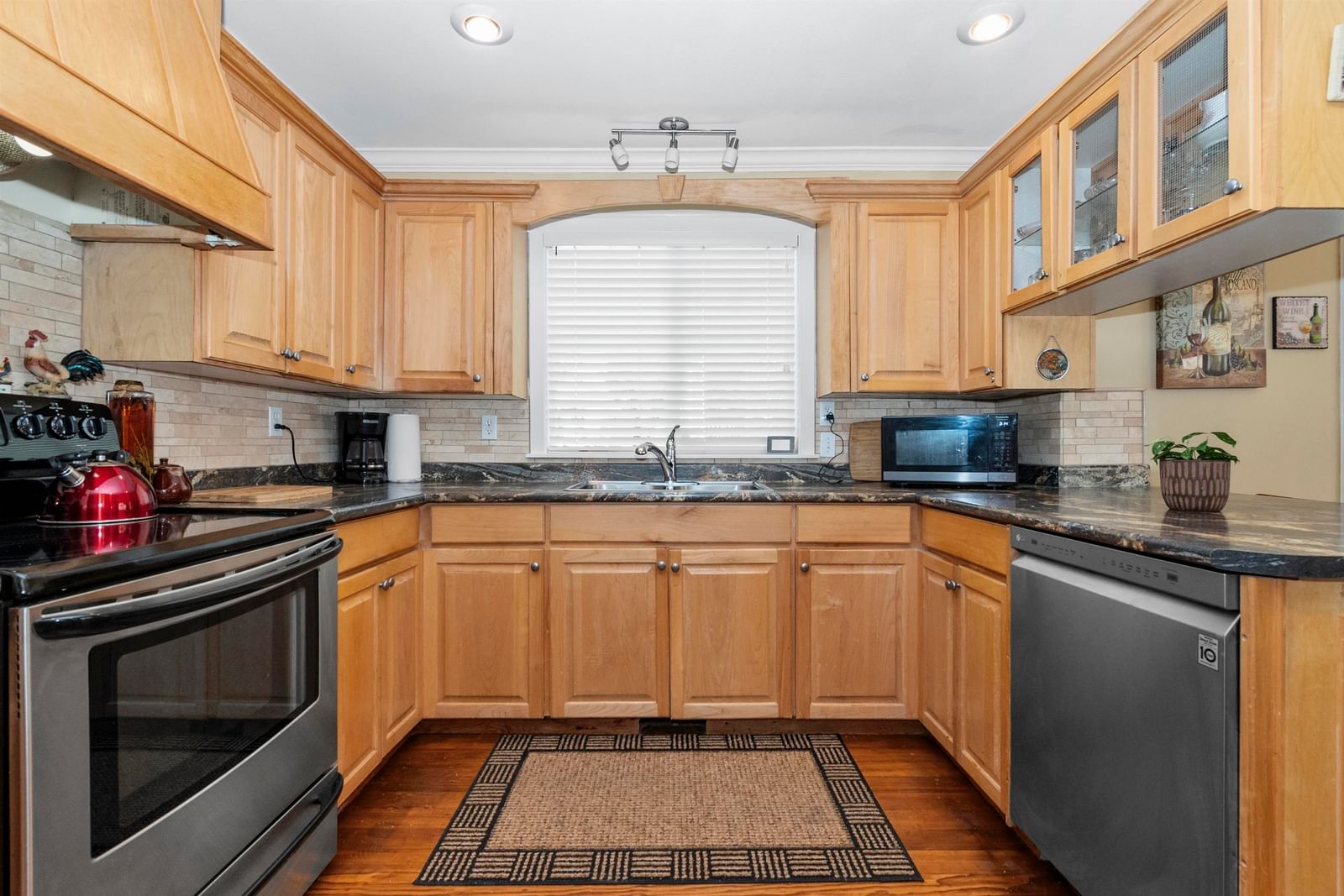 Listing Image 3