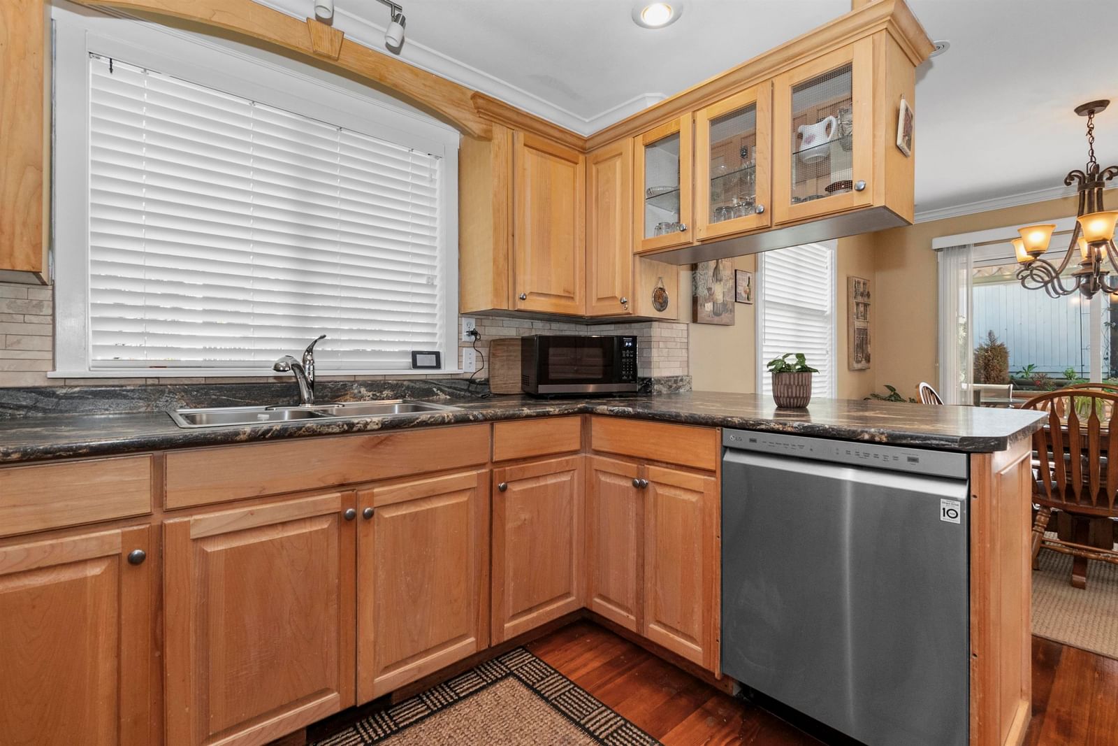 Listing Image 5