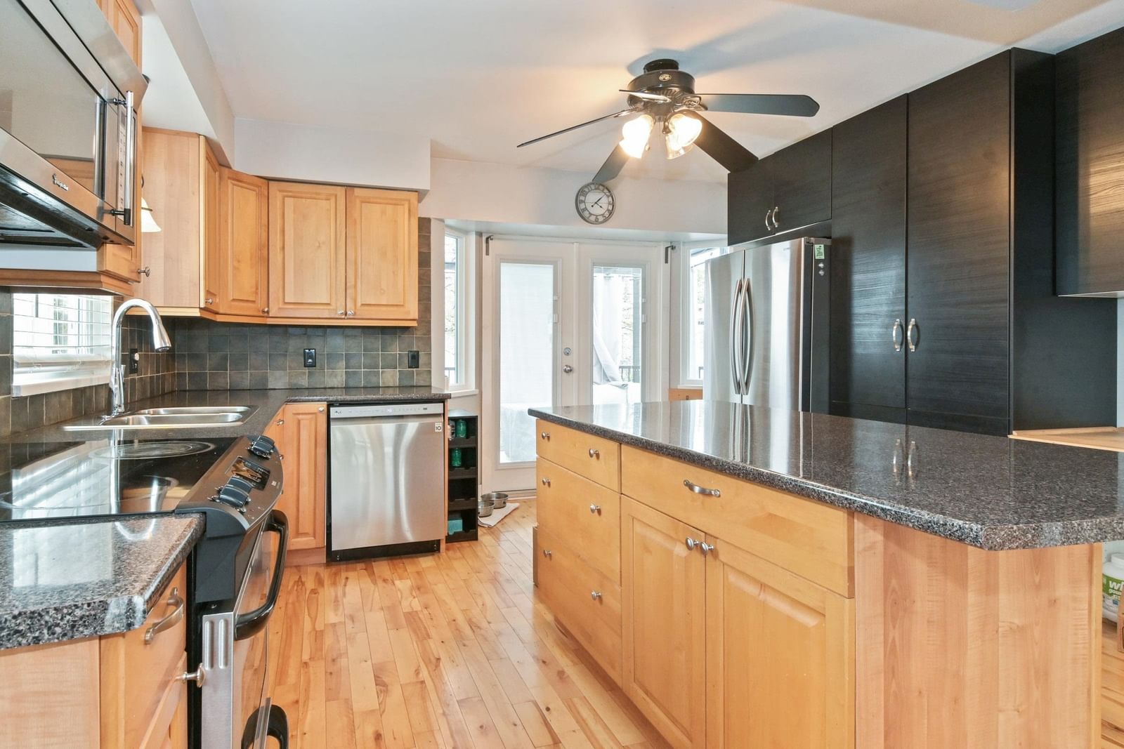 Listing Image 9