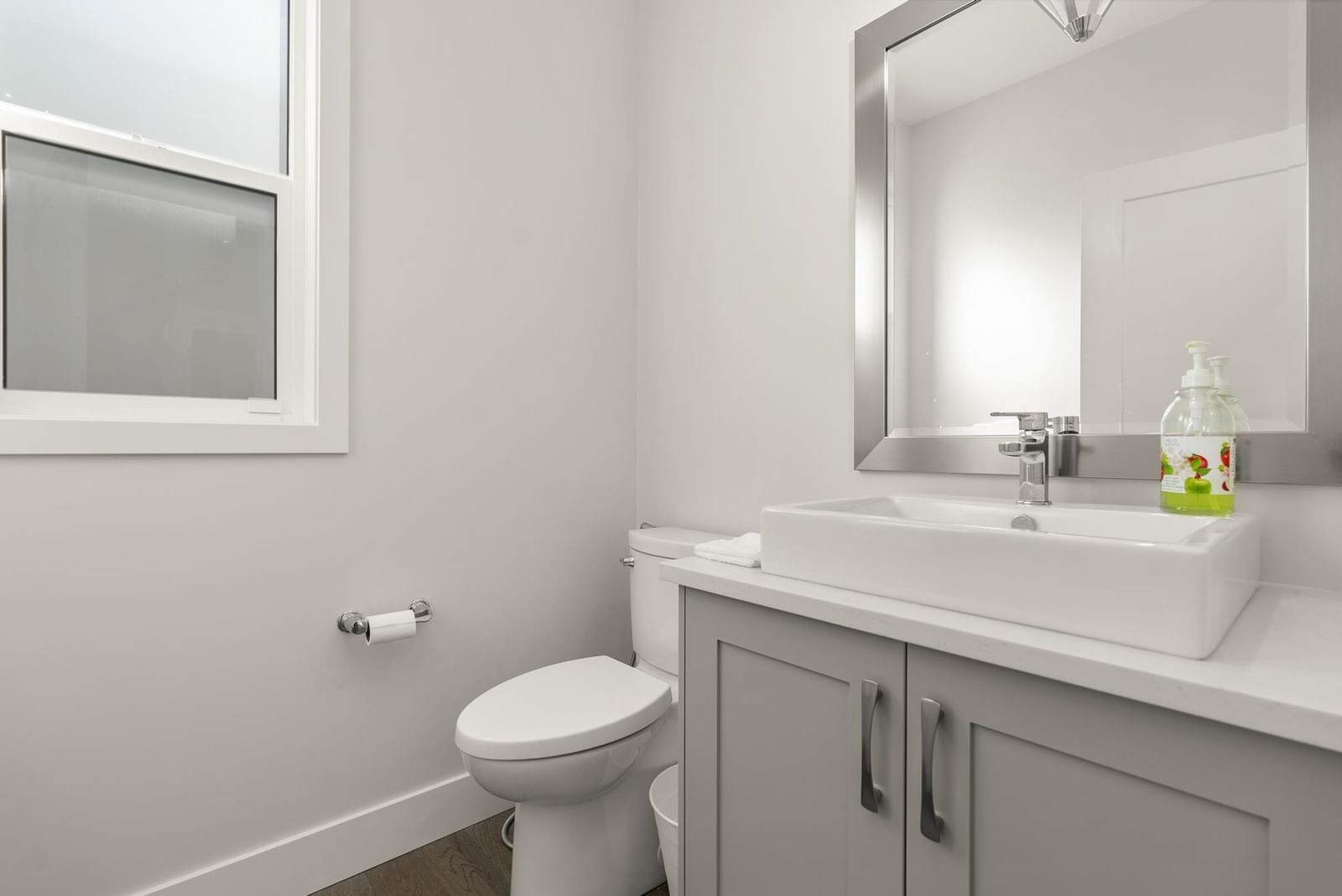 Listing Image 5