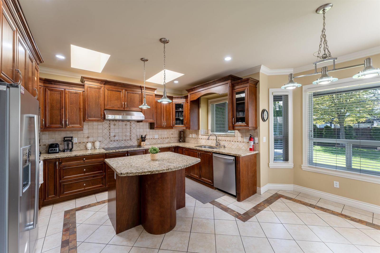 Listing Image 9