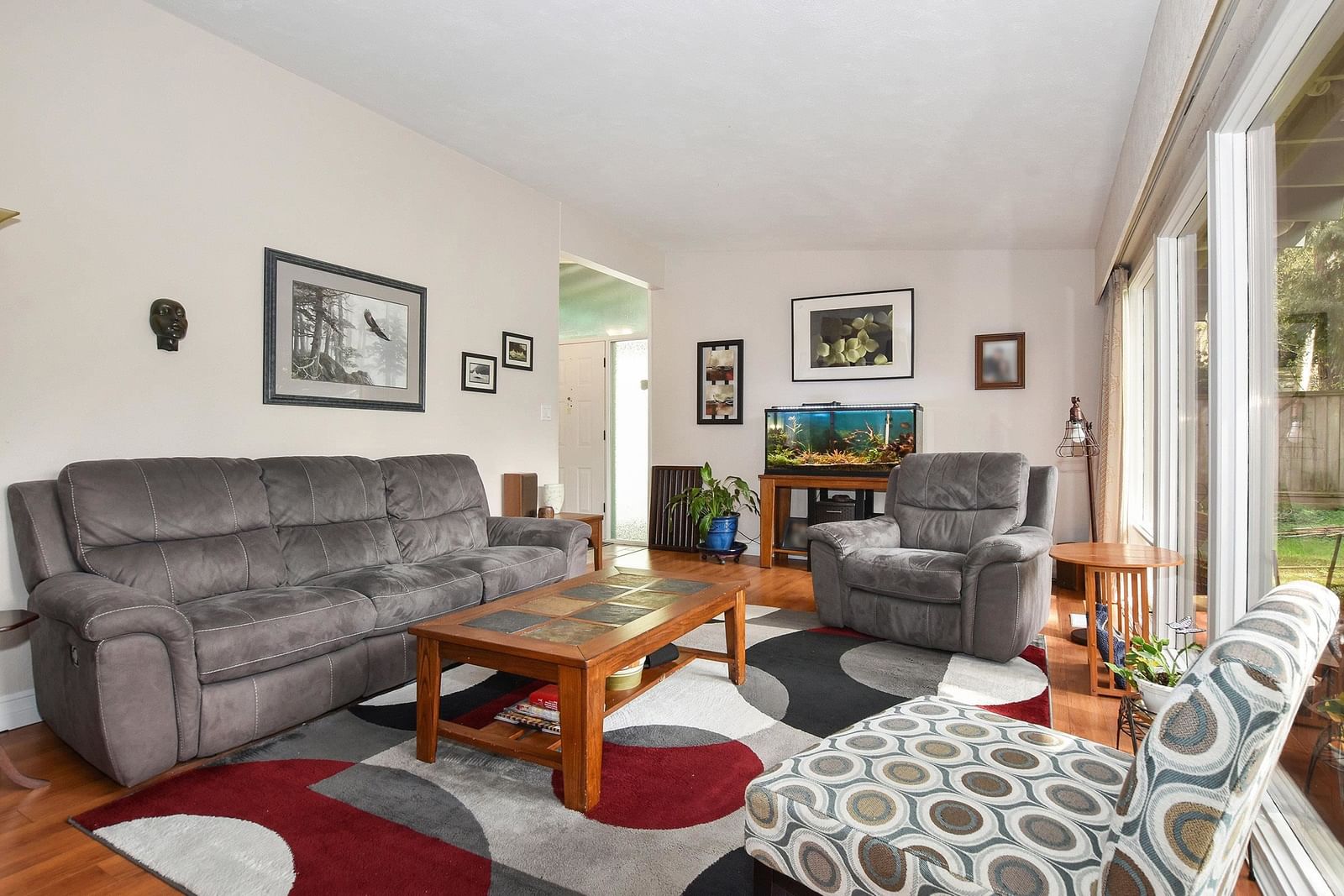 Listing Image 4