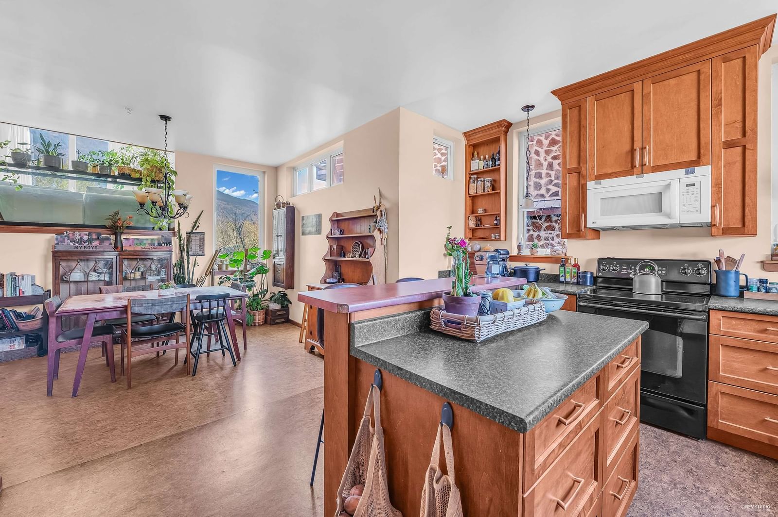 Listing Image 6