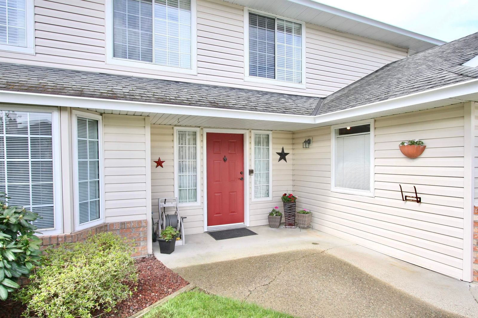 Listing Image 4