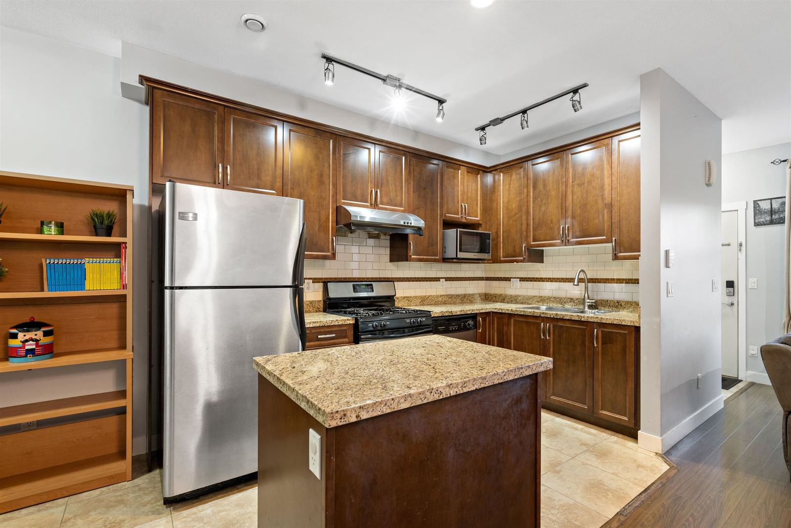 Listing Image 8