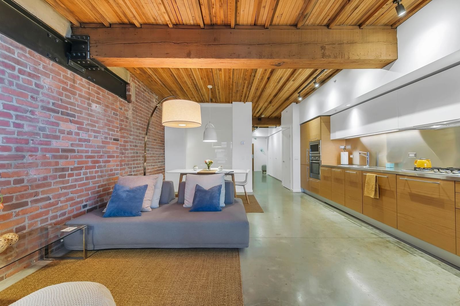 Listing Image 11