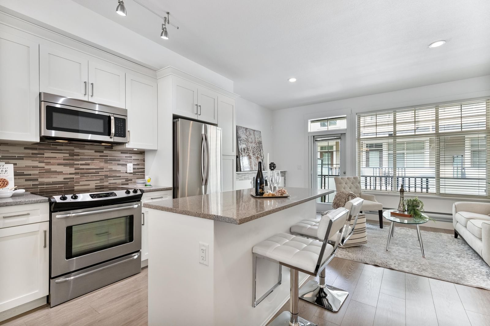 Listing Image 11