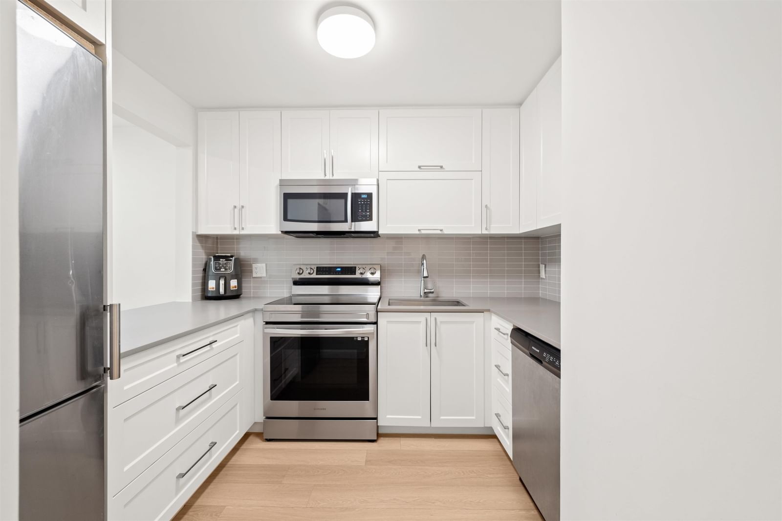 Listing Image 10