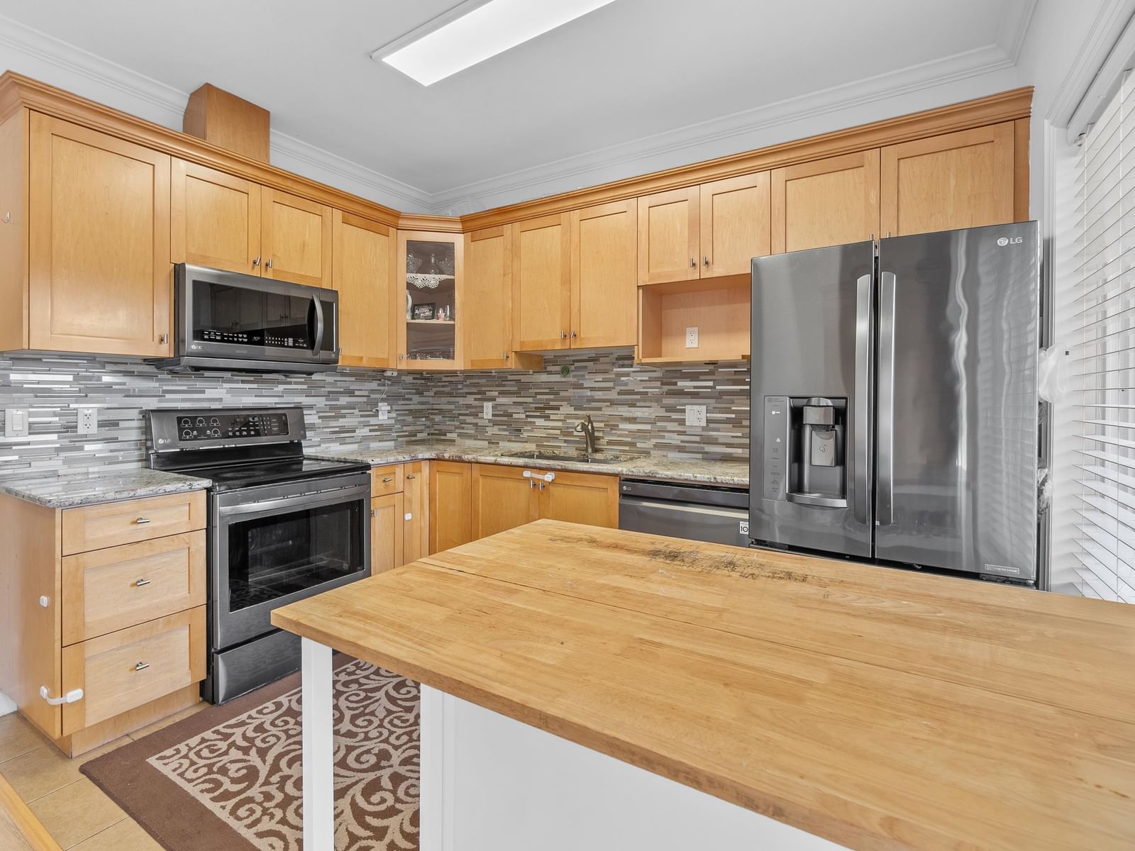 Listing Image 4