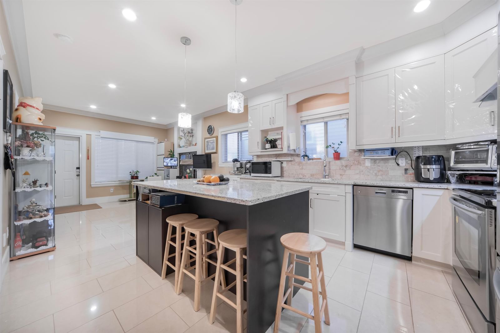 Listing Image 12