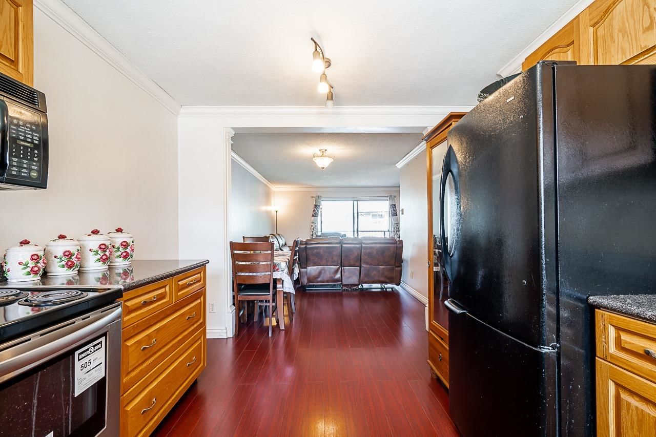 Listing Image 11