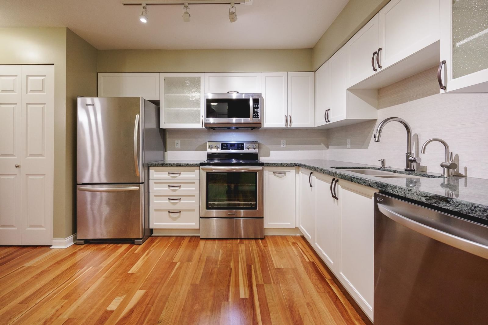 Listing Image 18