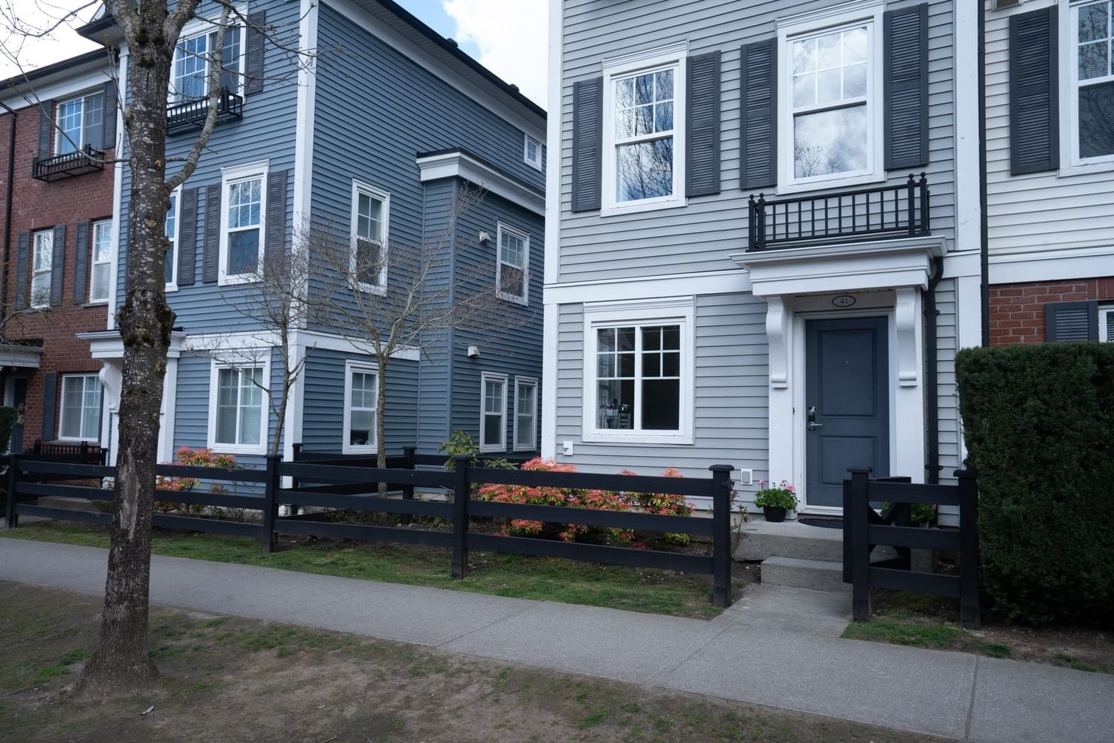 Listing Image 4
