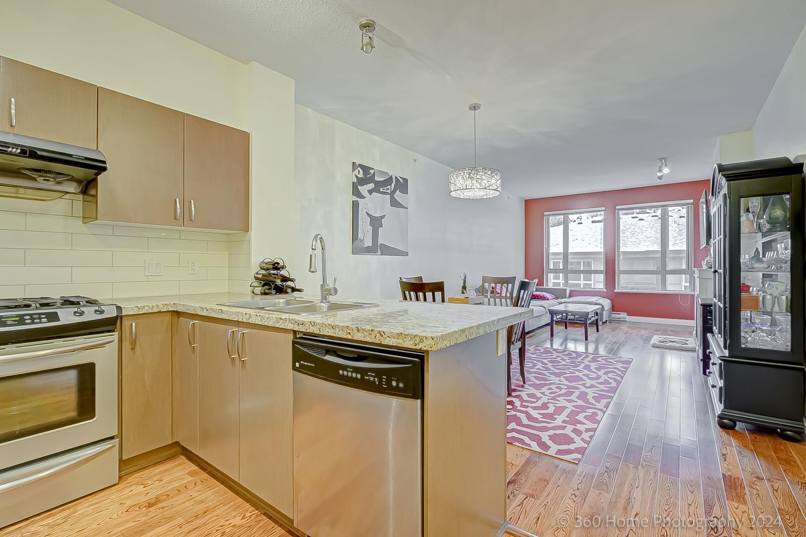 Listing Image 6