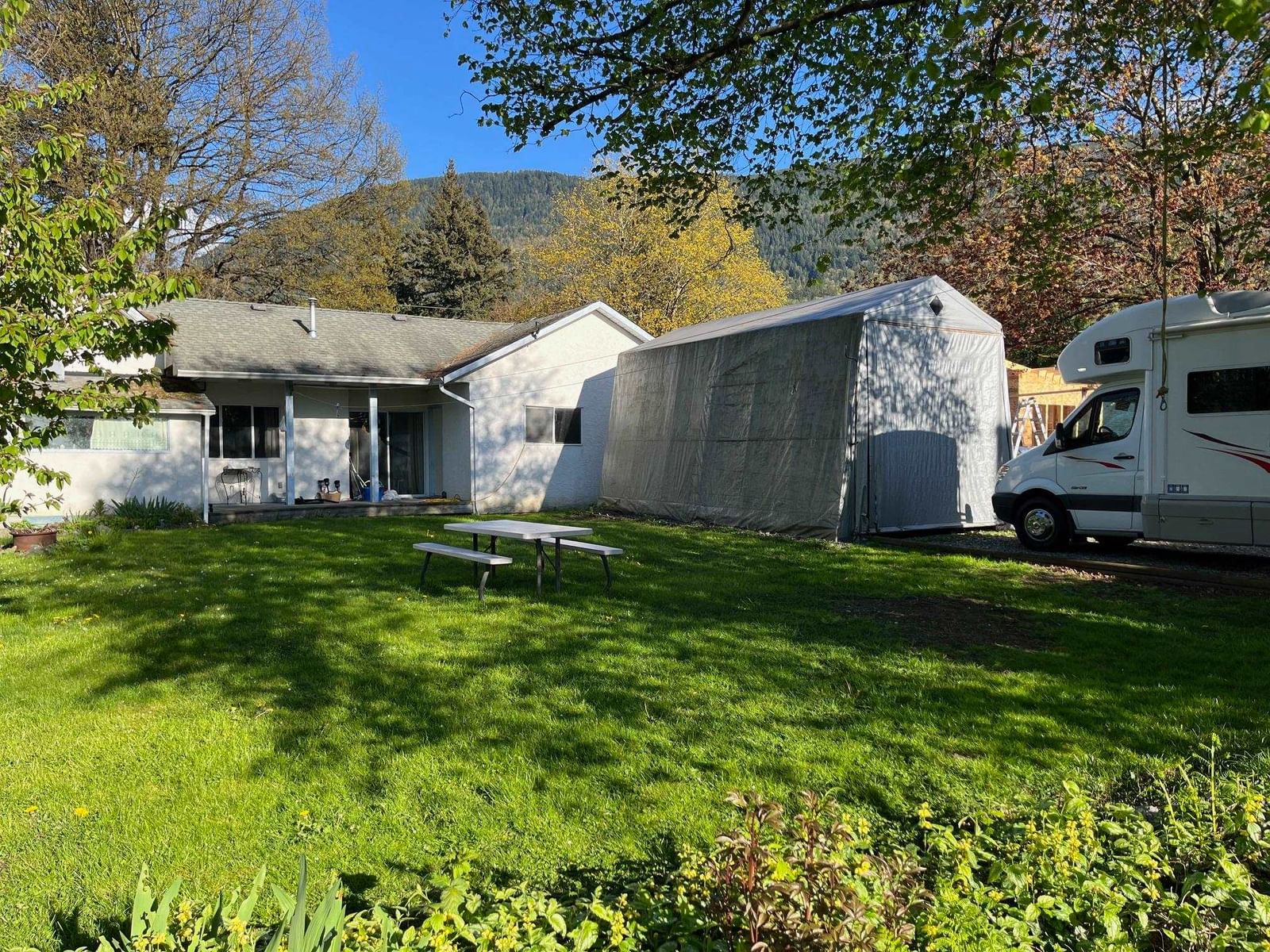 Listing Image 4