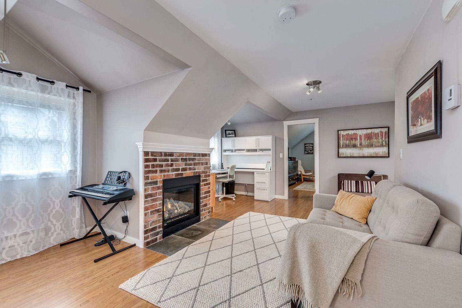 Listing Image 16