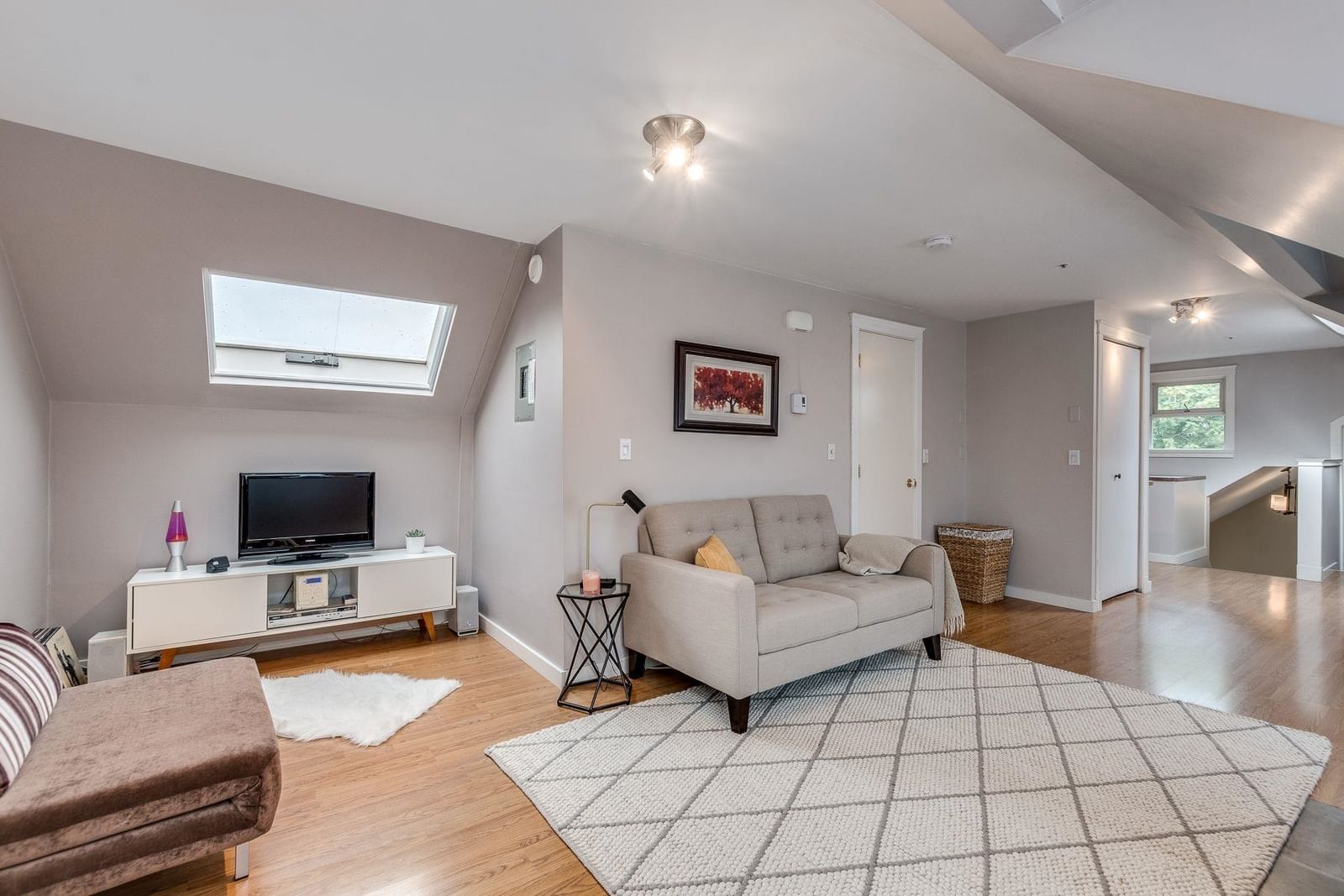 Listing Image 19