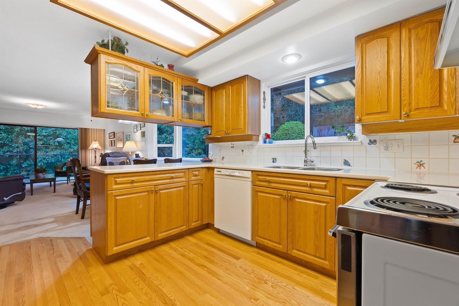 Listing Image 6