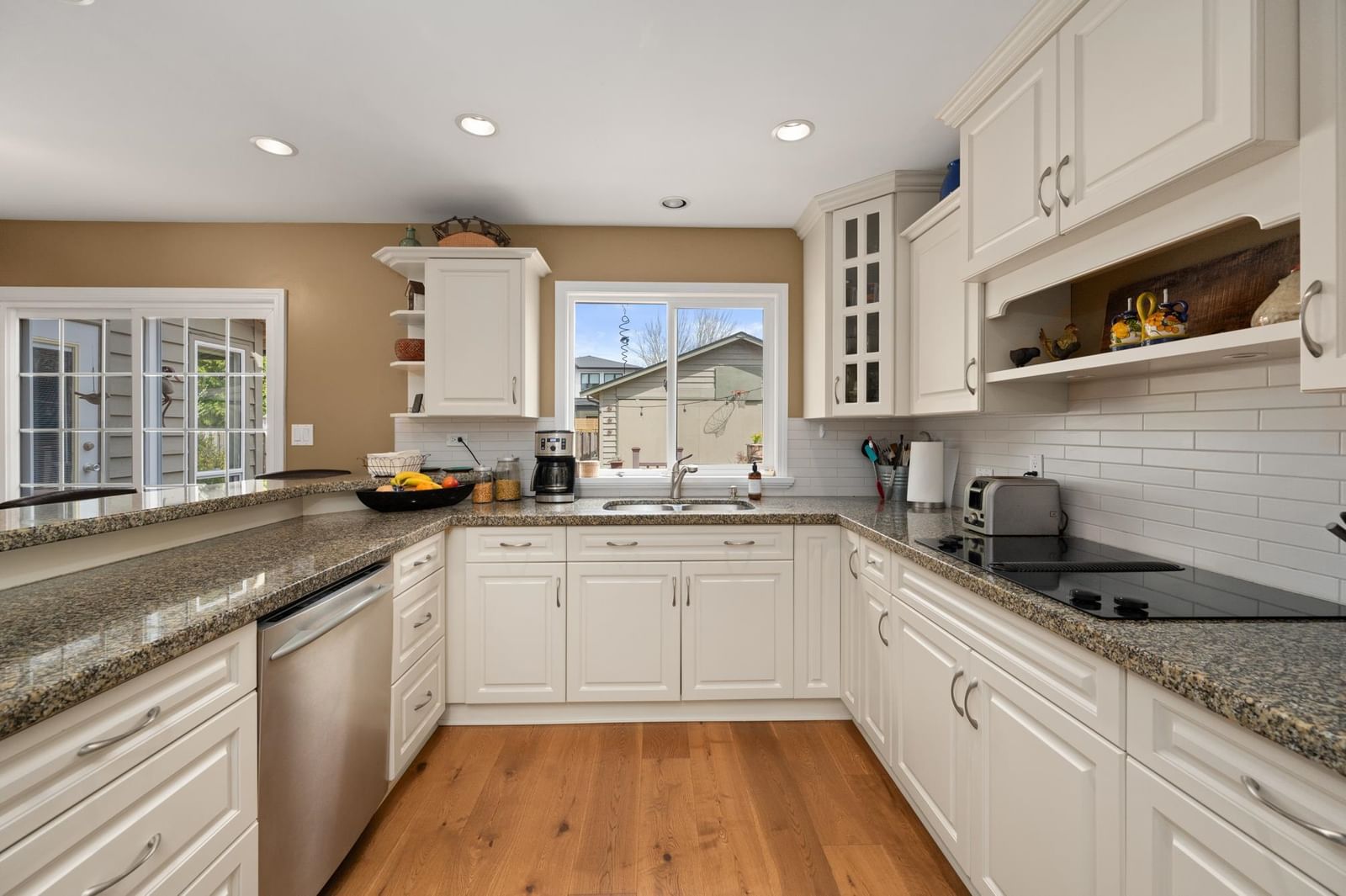 Listing Image 15