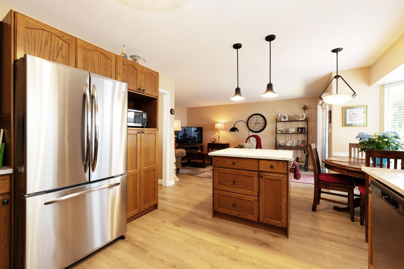 Listing Image 12