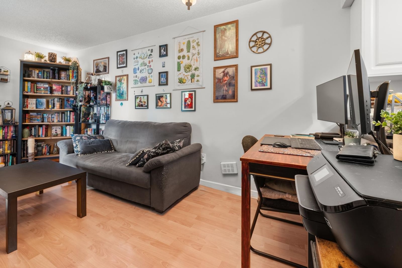 Listing Image 11