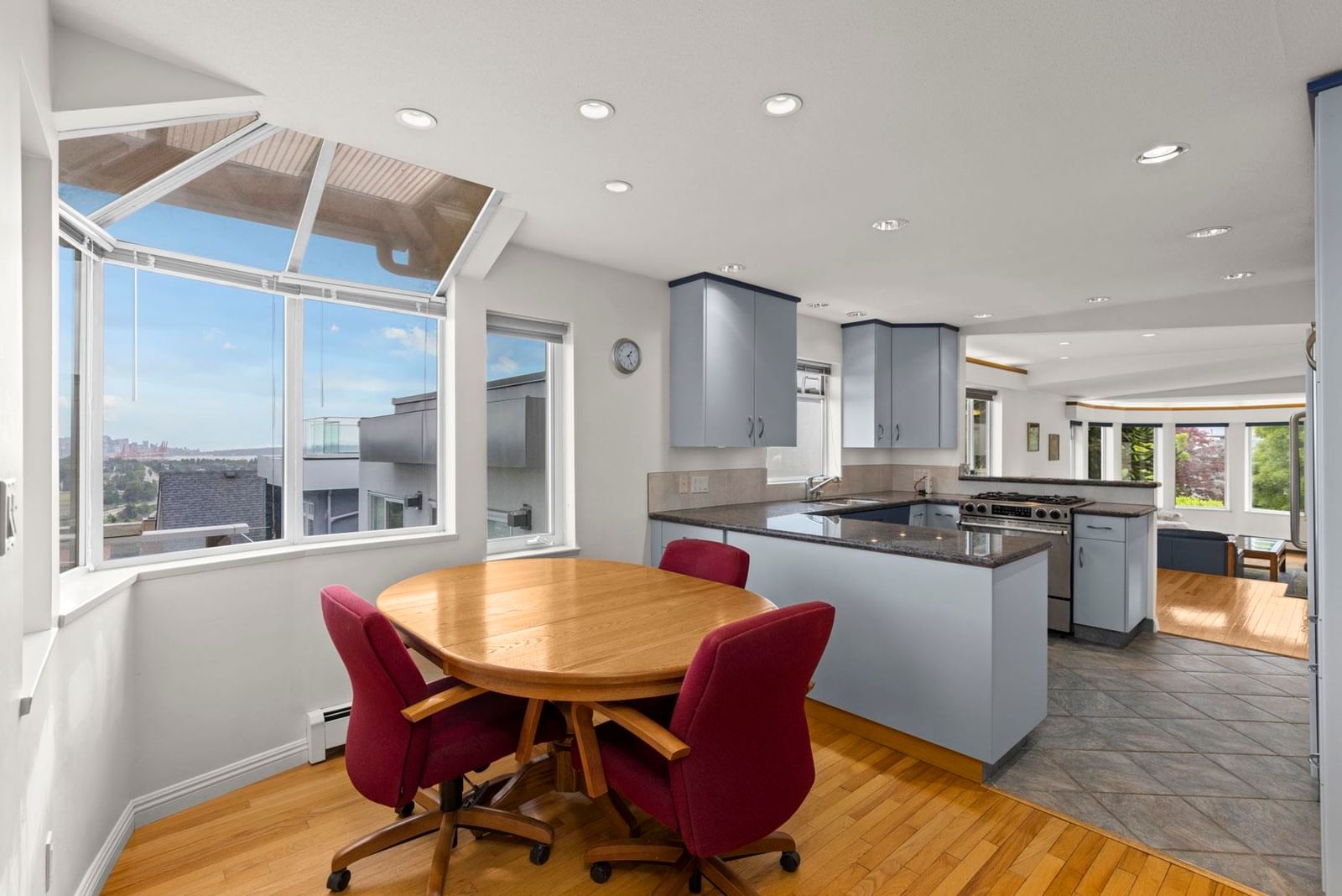 Listing Image 12